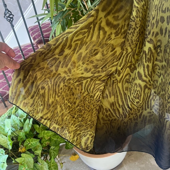 Urban Mangoz Medium ladies, 100% silk blouse, fully lined animal print pattern - Picture 8 of 12
